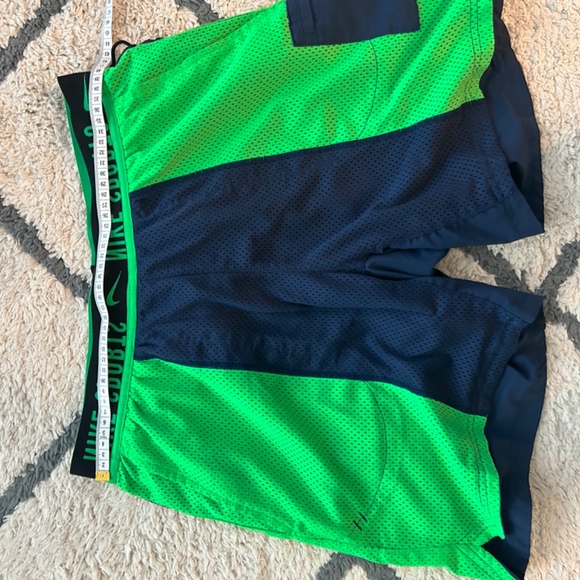 Nike Reverse Short - Picture 8 of 8